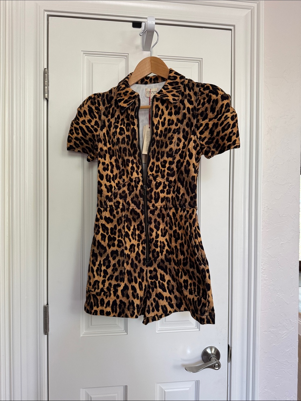 Alice + Olivia Leopard Print Short Sleeve Romper in Tan and Black
